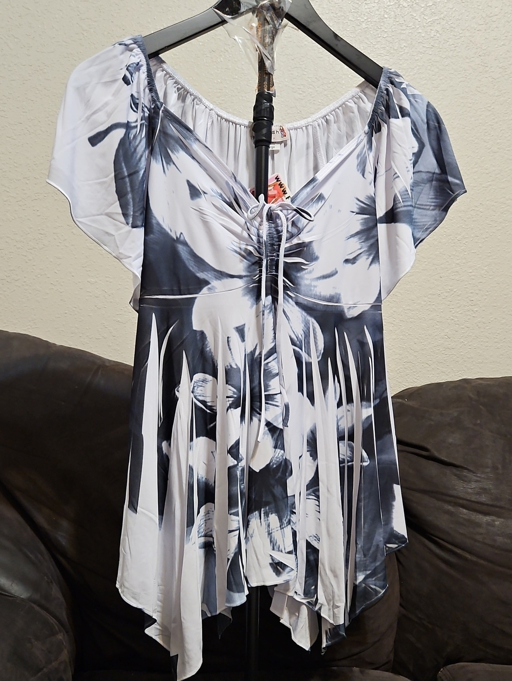 FunFash Black & White Floral Drawstring Handkerchief Hem Tunic